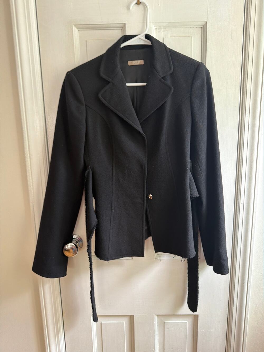 Vendere Size 40 Black Blazer With Belt